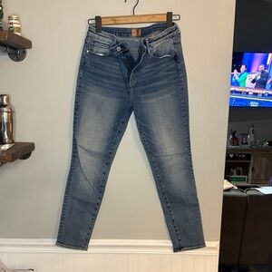 DRIFTWOOD Women's Skinny Jeans in Medium Blue Wash